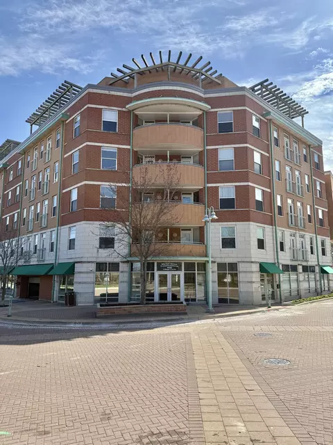 400 Village Cir #104, Willow Springs, IL 60480