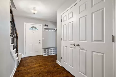 Entry Way - 1635 Orth Dr, Wheaton, IL 60189 photo 1 of 2