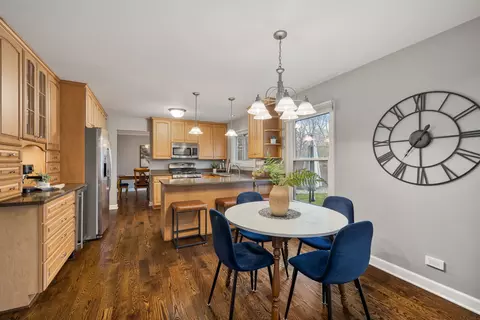 Dining - 1635 Orth Dr, Wheaton, IL 60189 photo 2 of 3