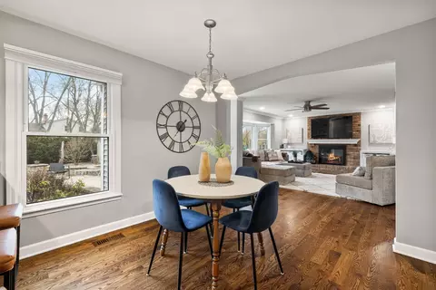 Dining - 1635 Orth Dr, Wheaton, IL 60189 photo 3 of 3