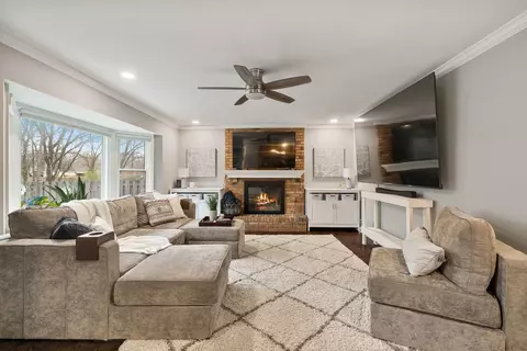 Living - 1635 Orth Dr, Wheaton, IL 60189 photo 3 of 5