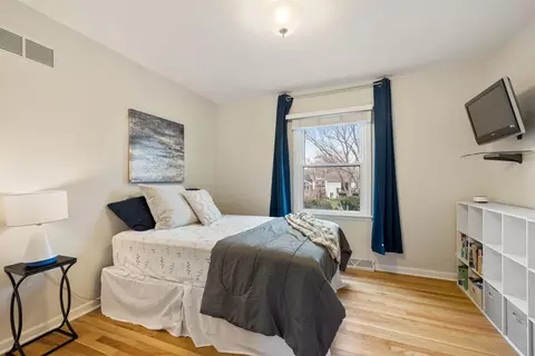 Bedroom - 1635 Orth Dr, Wheaton, IL 60189 photo 2 of 4