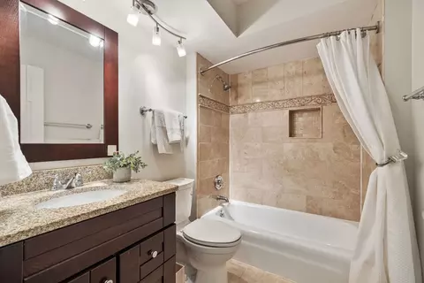 Bath - 1635 Orth Dr, Wheaton, IL 60189 photo 1 of 3
