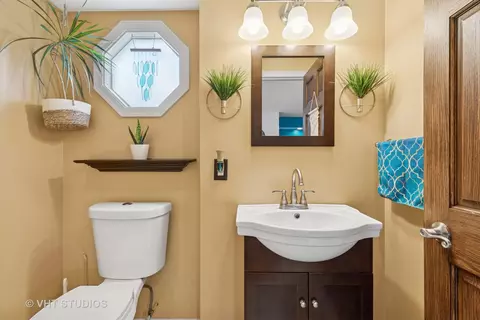Bath - 213 S Hunter St, Thornton, IL 60476 photo 1 of 3