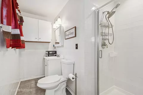 Bath - 213 S Hunter St, Thornton, IL 60476 photo 2 of 3