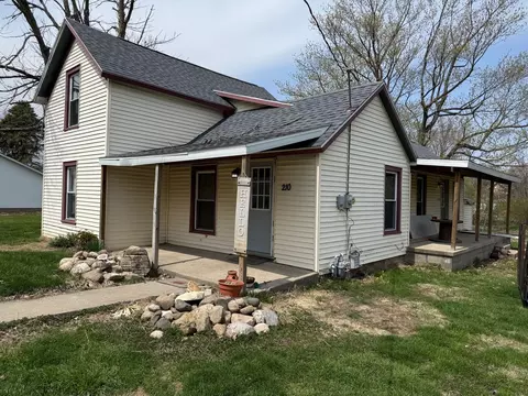 210 E 5th St, De Land, IL 61839