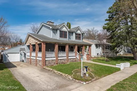 226 S Washington St, Westmont, IL 60559