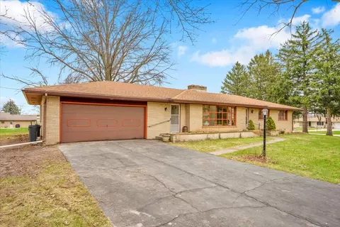 7662 Lucky Ln, Rockford, IL 61108