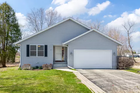 511 Constitution Dr SW, Poplar Grove, IL 61065