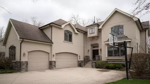 1311 Wendy Dr, Northbrook, IL 60062