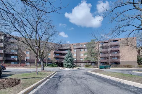 840 Wellington Ave #318, Elk Grove Village, IL 60007