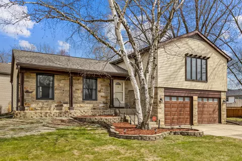 1097 Washington St, Bartlett, IL 60103