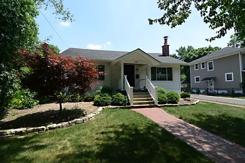 107 N Lincoln Ave, Geneva, IL 60134