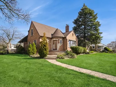 200 E Whitehall Dr, Northlake, IL 60164