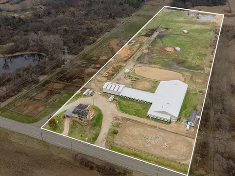5116 Mt Thabor Rd, Woodstock, IL 60098