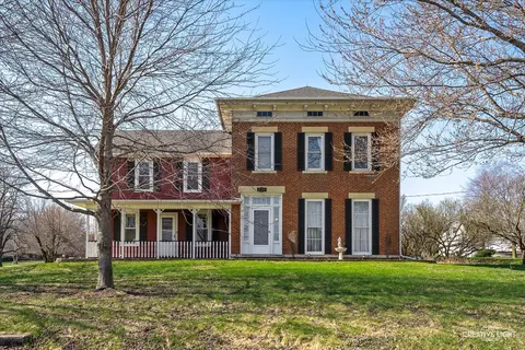 449 Palmyra Rd, Dixon, IL 61021