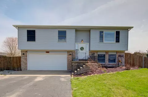 4084 E 2370th Rd, Sheridan, IL 60551