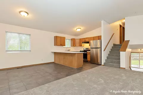 Living - 35850 N Benjamin Ave, Ingleside, IL 60041 photo 4 of 11