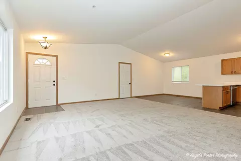 Living - 35850 N Benjamin Ave, Ingleside, IL 60041 photo 2 of 11