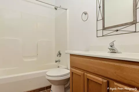 Bath - 35850 N Benjamin Ave, Ingleside, IL 60041 photo 2 of 3