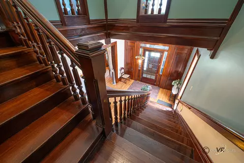 Entry Way - 822 W Stephenson St, Freeport, IL 61032 photo 2 of 8