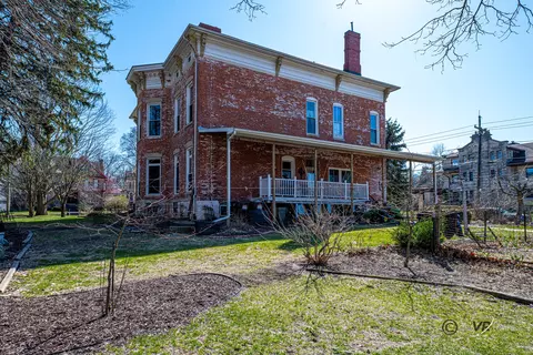 Exterior - 822 W Stephenson St, Freeport, IL 61032 photo 3 of 5