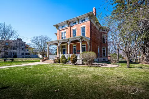 822 W Stephenson St, Freeport, IL 61032