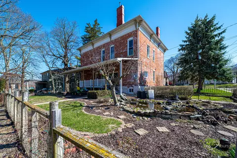 Exterior - 822 W Stephenson St, Freeport, IL 61032 photo 4 of 5