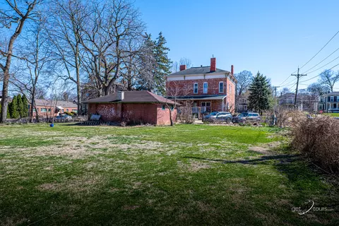 Exterior - 822 W Stephenson St, Freeport, IL 61032 photo 5 of 5