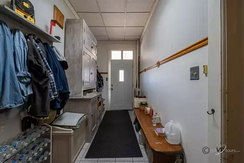 Entry Way - 822 W Stephenson St, Freeport, IL 61032 photo 5 of 8