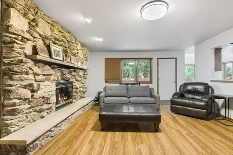 Living - 9838 S Beverly Ave, Chicago, IL 60643 photo 4 of 5