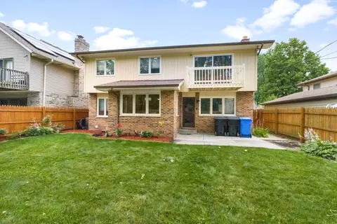 Exterior - 9838 S Beverly Ave, Chicago, IL 60643 photo 6 of 10