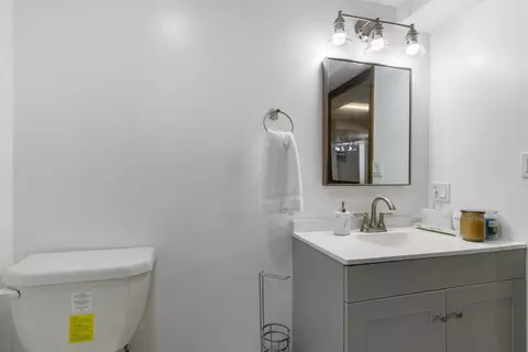 Bath - 9838 S Beverly Ave, Chicago, IL 60643 photo 5 of 6