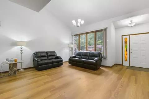 Living - 9838 S Beverly Ave, Chicago, IL 60643 photo 2 of 5