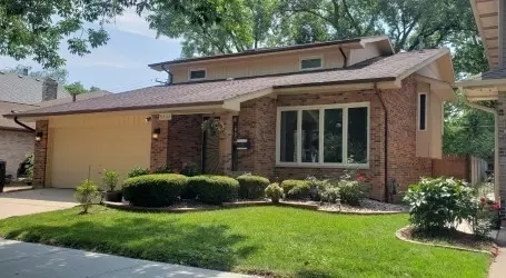 Exterior - 9838 S Beverly Ave, Chicago, IL 60643 photo 2 of 10