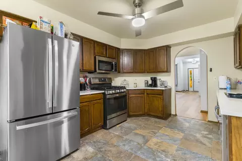 Kitchen - 9838 S Beverly Ave, Chicago, IL 60643 photo 1 of 4