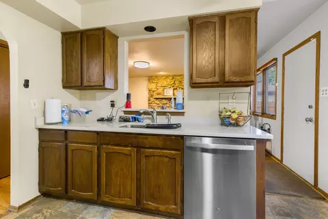 Kitchen - 9838 S Beverly Ave, Chicago, IL 60643 photo 3 of 4