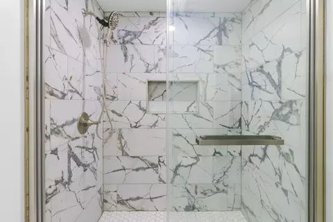 Bath - 9838 S Beverly Ave, Chicago, IL 60643 photo 4 of 6
