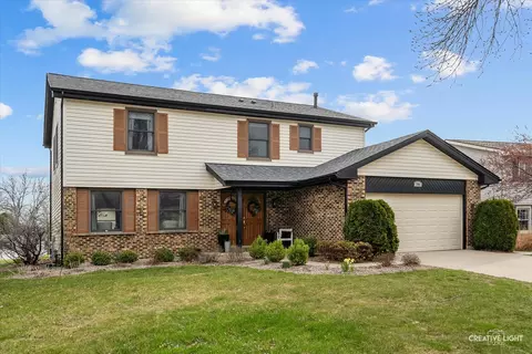 704 Thames Dr, Schaumburg, IL 60193