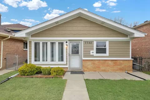 7742 Moody Ave, Burbank, IL 60459