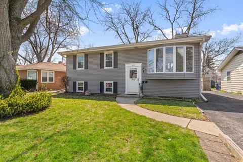 Exterior - 1010 Elm St, Wheaton, IL 60189 photo 3 of 9
