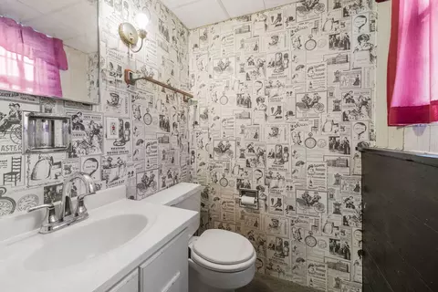 Bath - 1010 Elm St, Wheaton, IL 60189 photo 2 of 2