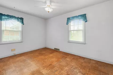 Bedroom - 1010 Elm St, Wheaton, IL 60189 photo 1 of 3