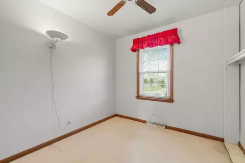 Bedroom - 1010 Elm St, Wheaton, IL 60189 photo 3 of 3
