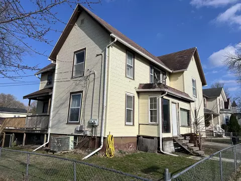 422 Caswell St, Belvidere, IL 61008