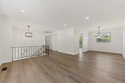 Living - 1147 Windsor Dr, Wheaton, IL 60189 photo 2 of 5