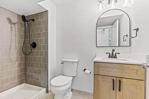Bath - 1147 Windsor Dr, Wheaton, IL 60189 photo 2 of 2