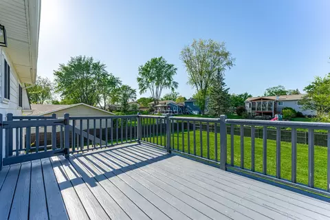 Exterior - 1147 Windsor Dr, Wheaton, IL 60189 photo 3 of 5