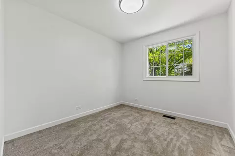 Bedroom - 1147 Windsor Dr, Wheaton, IL 60189 photo 5 of 6