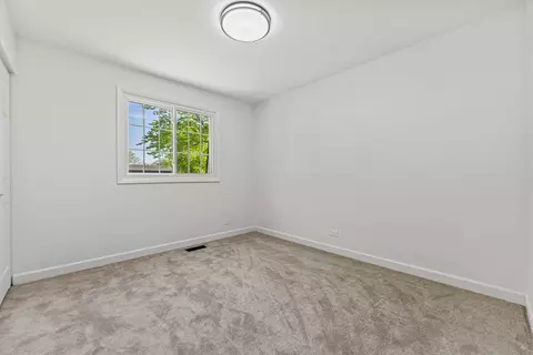 Bedroom - 1147 Windsor Dr, Wheaton, IL 60189 photo 3 of 6